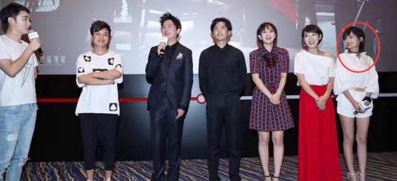 潘粵明與女演員牽手，心靈之旅的平靜尋覓