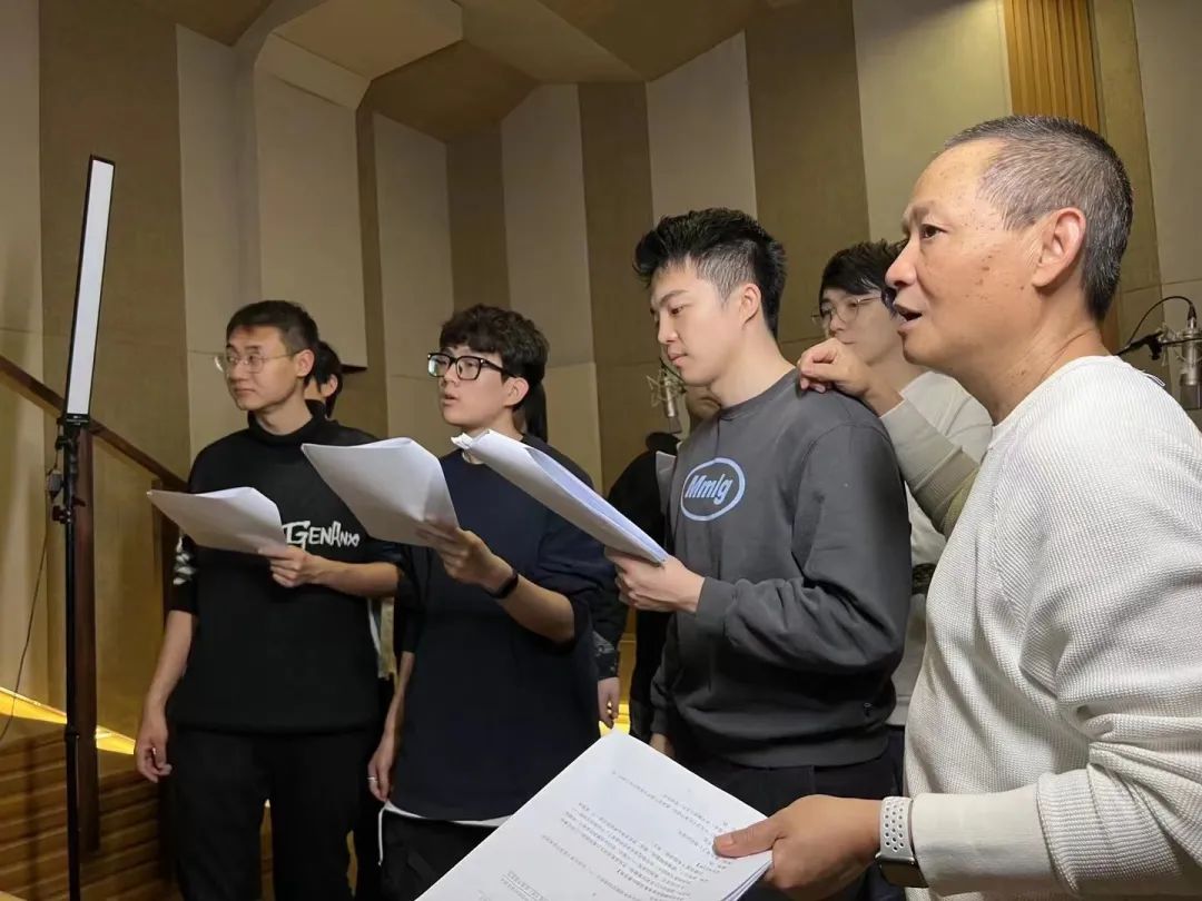 配音演員惠龍，小巷之聲魔法與美食秘境之旅