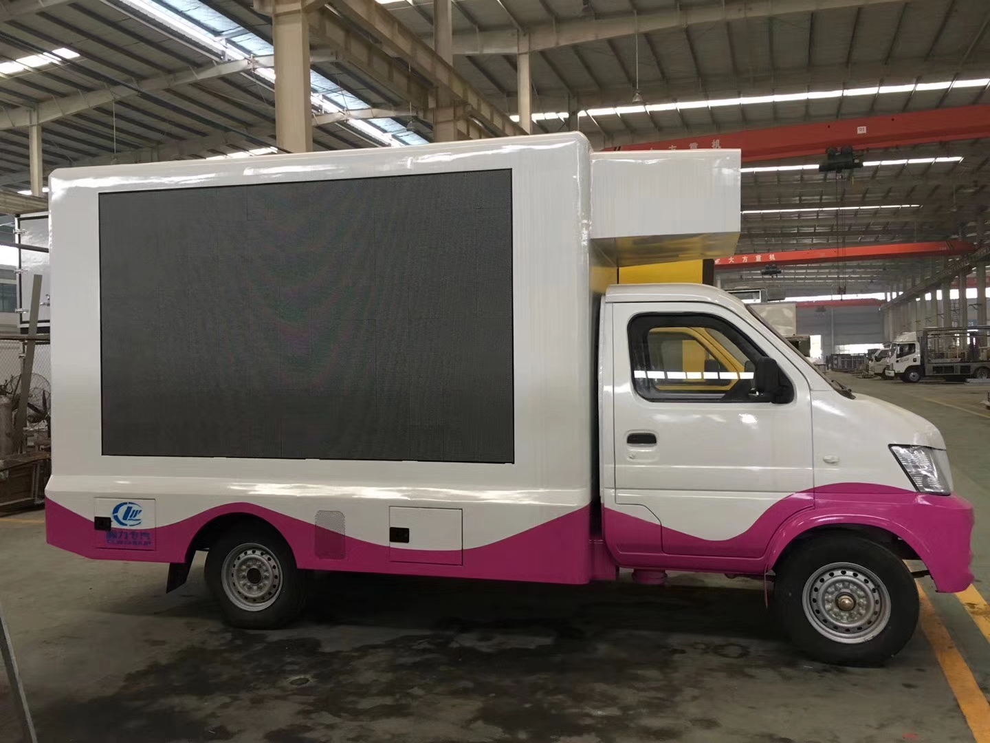 最新廣告車，駛向成功的自信成就之旅